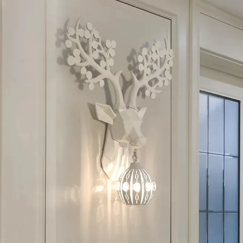 Witte 1-lichts schanslamp, rustiek harshert, wandverlichtingsarmatuur met bolvormige metalen kap Clearhalo