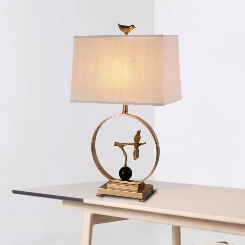 Witte 1-lichts tafellamp, vintage stoffen rechthoekige tafellamp met gouden vogelmotief Clearhalo