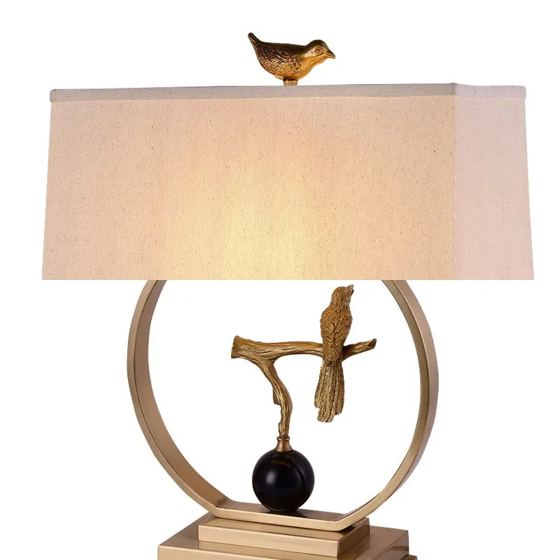 Witte 1-lichts tafellamp, vintage stoffen rechthoekige tafellamp met gouden vogelmotief Clearhalo