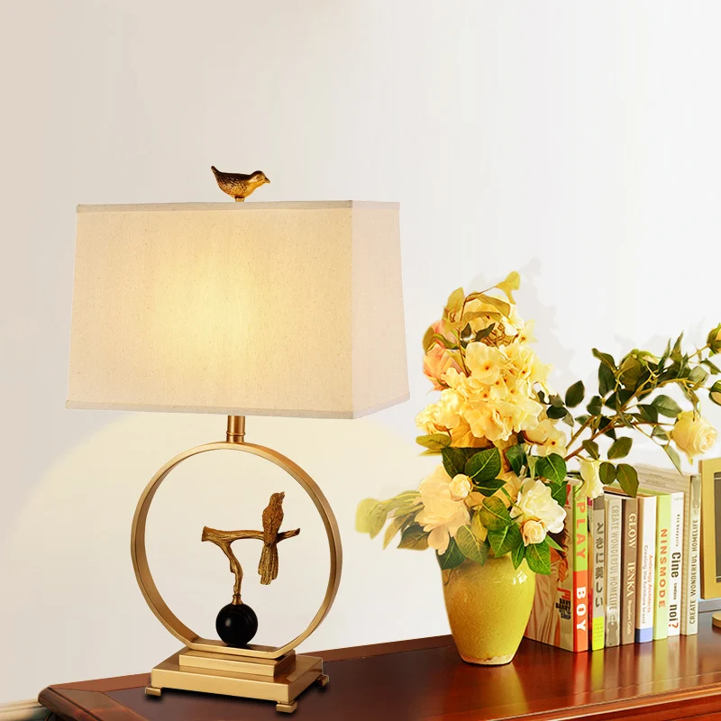 Witte 1-lichts tafellamp, vintage stoffen rechthoekige tafellamp met gouden vogelmotief Clearhalo