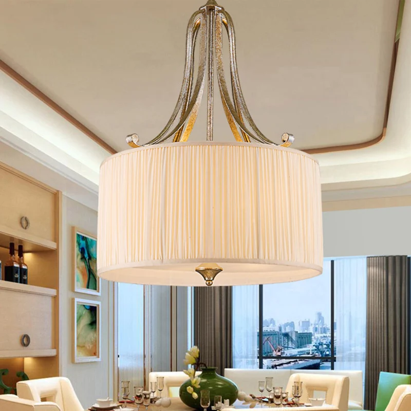 Witte 4-lichts plafondkroonluchter, modernistische geplooide stof, hangende trommellamp Clearhalo