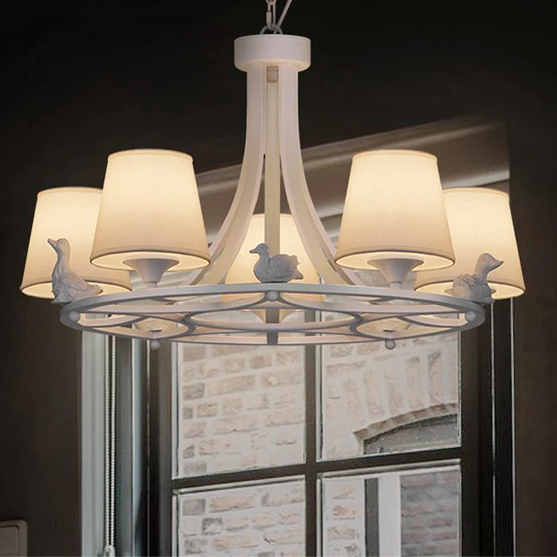 Witte 5-kops kroonluchterlamp rustieke stoffen kegel hanglamp met eenddecoratie voor woonkamer Clearhalo