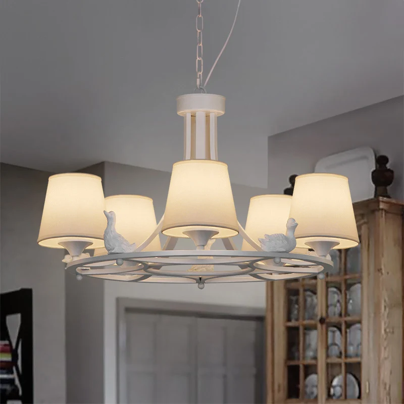 Witte 5-kops kroonluchterlamp rustieke stoffen kegel hanglamp met eenddecoratie voor woonkamer Clearhalo