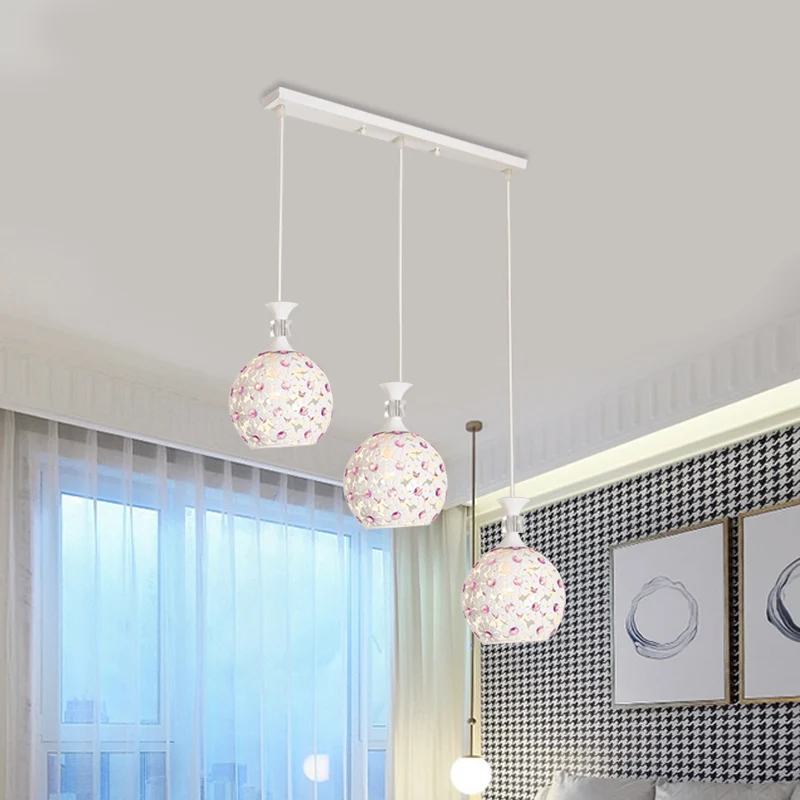 Witte bloemachtige hanglampenset met koepelontwerp, moderne 3-lichts ijzeren multilichthanger Clearhalo
