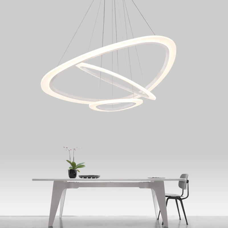 Witte driehoekige LED-hangende verlichting Minimalisme Acryl kroonluchterlicht boven tafel Clearhalo