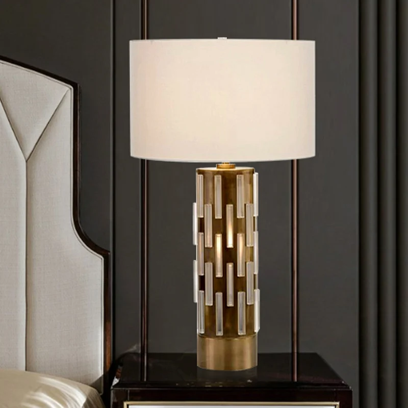Witte Drum Shade Tafellamp Moderne stoffen bureaulamp met 1 kop en metalen buisvoet voor nachtkastje Clearhalo