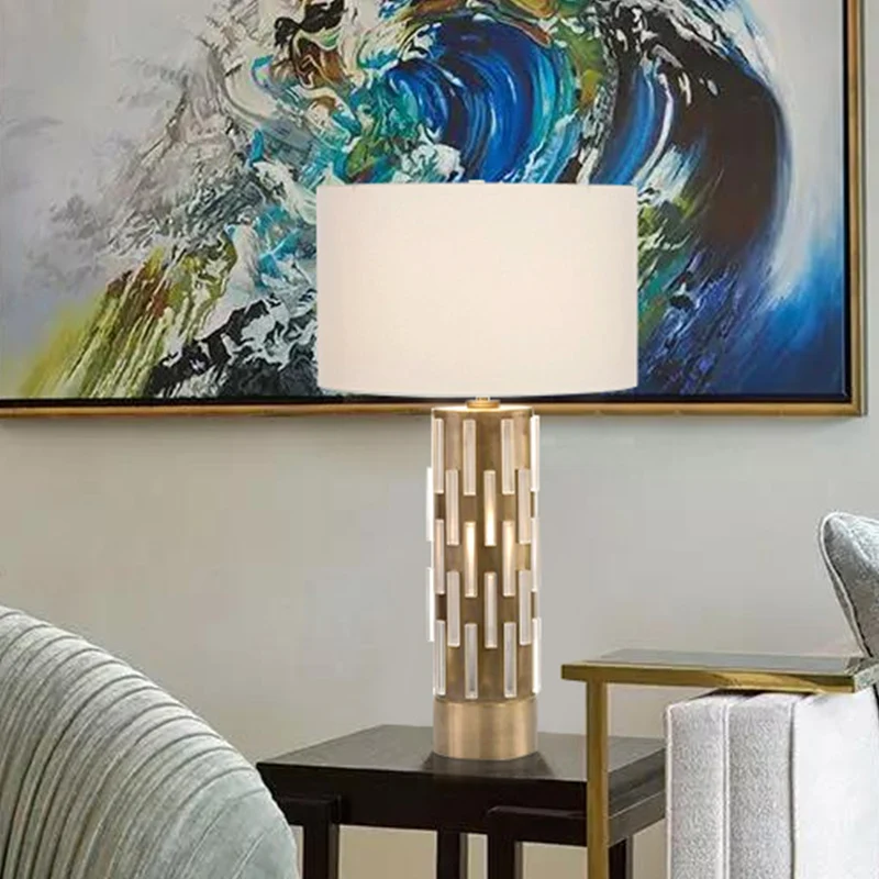 Witte Drum Shade Tafellamp Moderne stoffen bureaulamp met 1 kop en metalen buisvoet voor nachtkastje Clearhalo