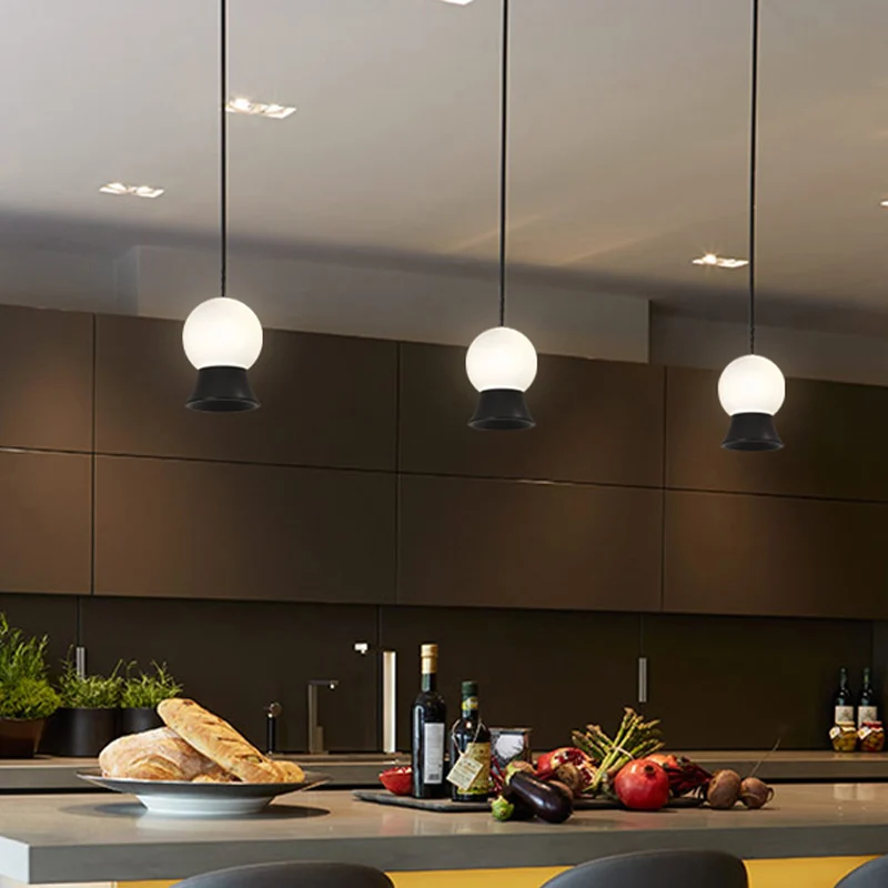 Witte glazen bol hanglampset Postmodern 1-lichts hanglamp met goud/zwarte metalen kap Clearhalo