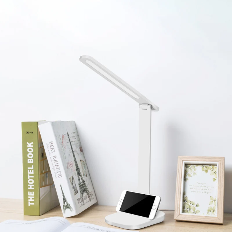 Witte langwerpige kap, verstelbare bureaulamp, moderne stijl kunststof bureaulamp met telefoonhouder Clearhalo