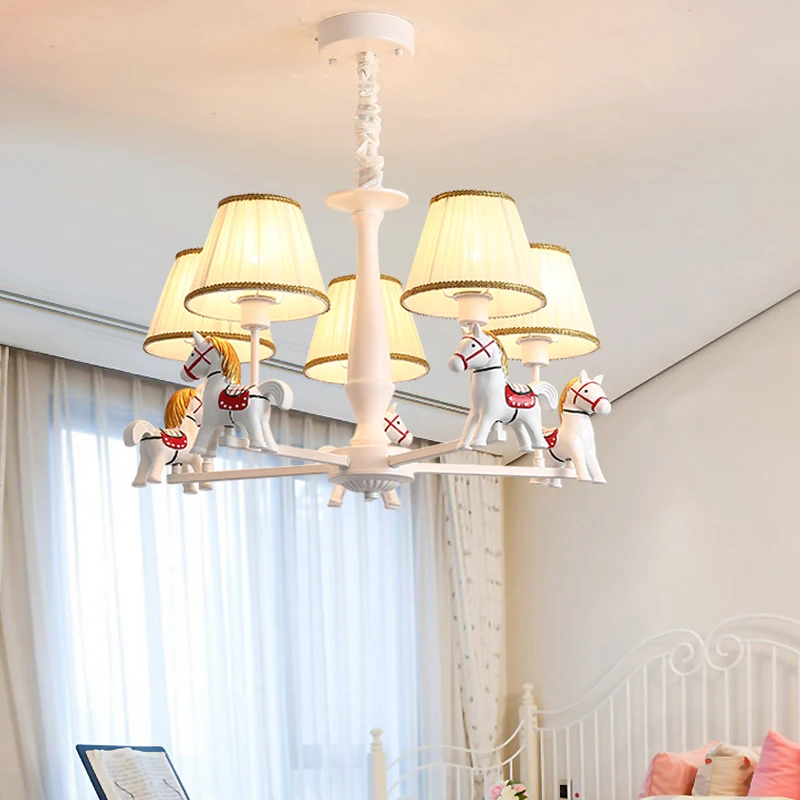 Witte paardenkroonluchterlamp Kinderhars plafondhanglamp met taps toelopende geplooide stoffen kap Clearhalo