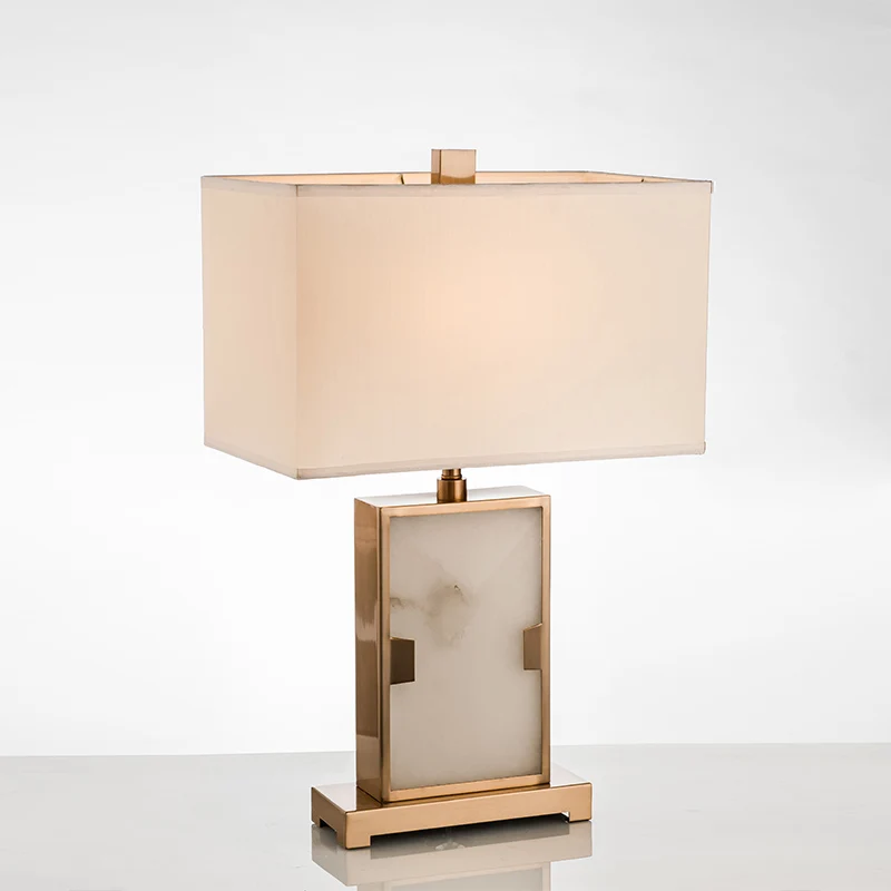 Witte rechthoekige bureaulamp Modernisme 1-lamps stoffen taaklamp met gouden metalen voet Clearhalo