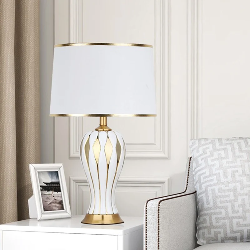 Witte tonleeslamp Nordic 1-lamps stoffen nachttafellamp wit voor slaapkamer Clearhalo