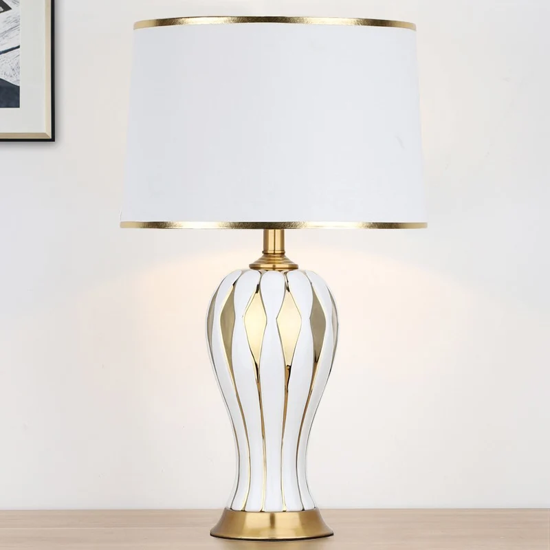 Witte tonleeslamp Nordic 1-lamps stoffen nachttafellamp wit voor slaapkamer Clearhalo