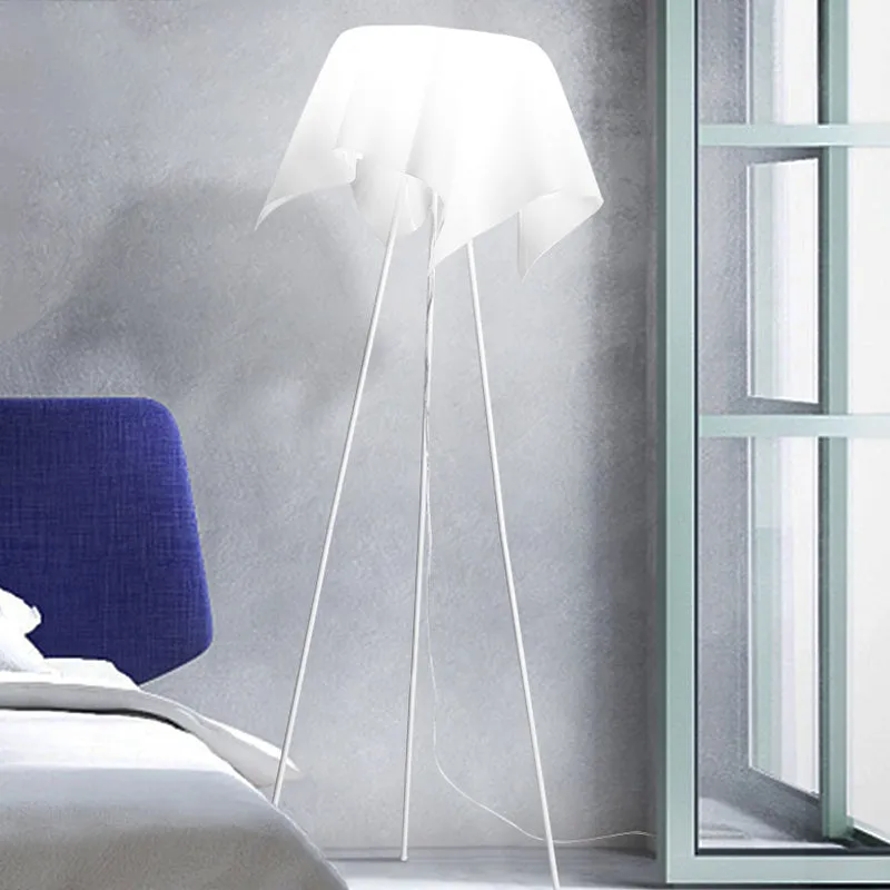 Witte zakdoekvorm Vloerlamp Eenvoud 1-kops acryl driepoots staande lamp voor nachtkastje Clearhalo