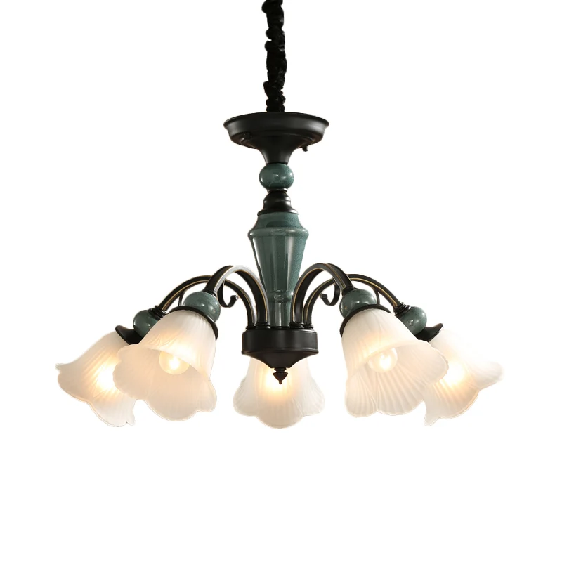 Woonkamer hanglamp met gebogen arm Landelijk metallic 5/6-lamps kroonluchter met zwarte afwerking en bloemmat glazen kap C...