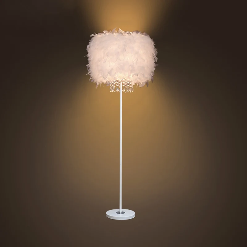 Woonkamervloerlamp met één lamp, minimalistische wit/chroom staande lamp met cilindrische verenkap Clearhalo
