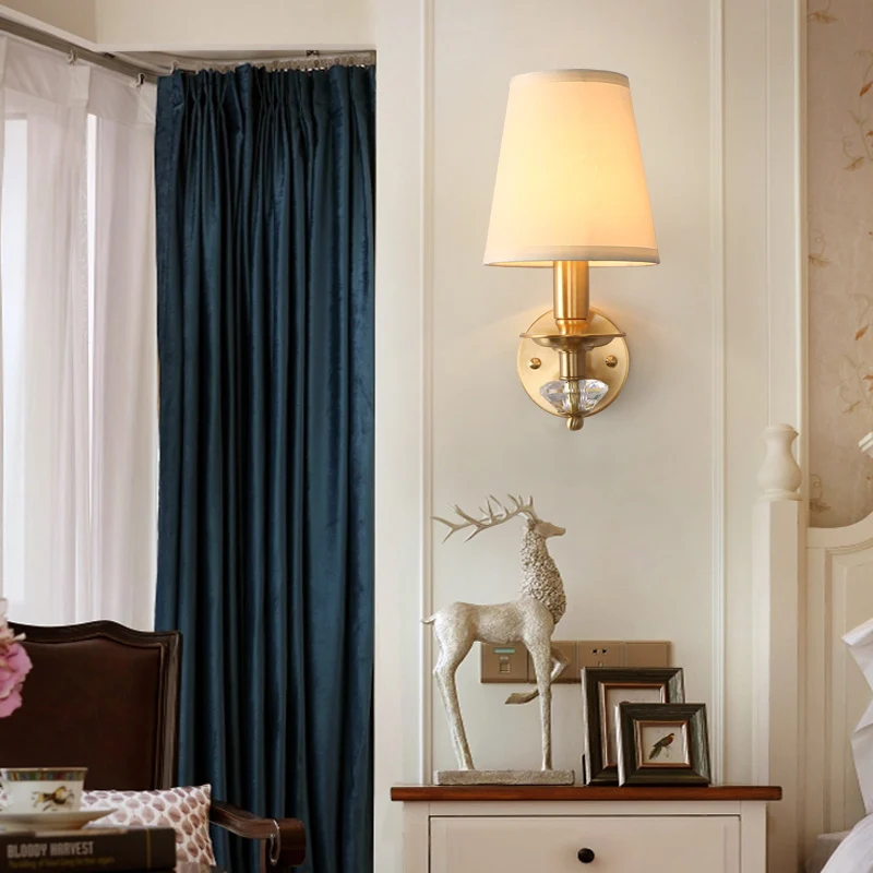 Woonkamerwandlamp met stoffen kegelvormige kap Moderne 1-lichts wandverlichting messing Clearhalo