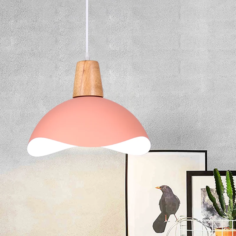 Zwaaiende koepel hangende verlichting Macaron ijzer 1-licht roze/geel/groene afwerking slingerlamp voor eetkamer Clearhalo