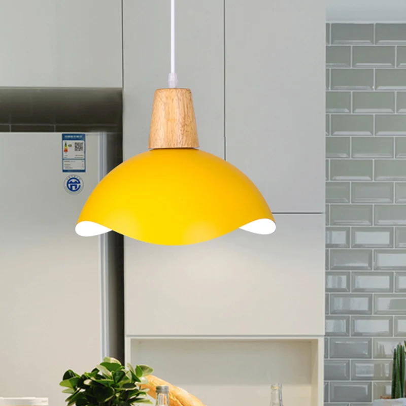 Zwaaiende koepel hangende verlichting Macaron ijzer 1-licht roze/geel/groene afwerking slingerlamp voor eetkamer Clearhalo