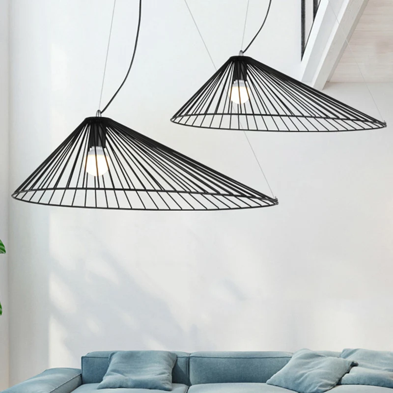 Zwart 1-lichts plafondhanglamp Moderne metalen taps toelopende draadframe hanglamp voor eettafel Clearhalo