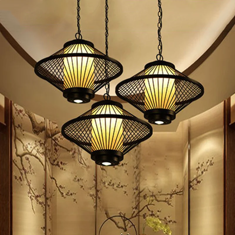 Zwart plafondhanger met 1 lamp, minimalistisch ijzeren taps toelopend kooiframe, hangend lichtarmatuur Clearhalo