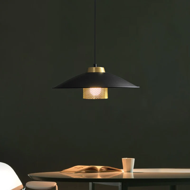 Zwarte afwerking Wide Flare plafondlamp modernistische 1-kops metalen hangende hanglamp voor restaurant Clearhalo