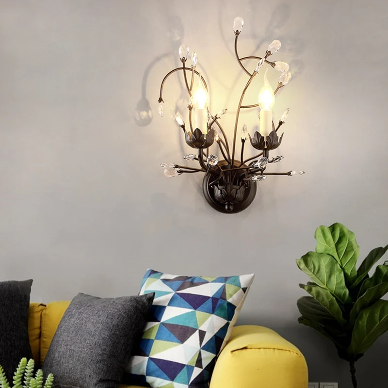 Zwarte bloem schans licht antiek 2-lichts metalen wandmontage licht met kristallen accent voor woonkamer Clearhalo