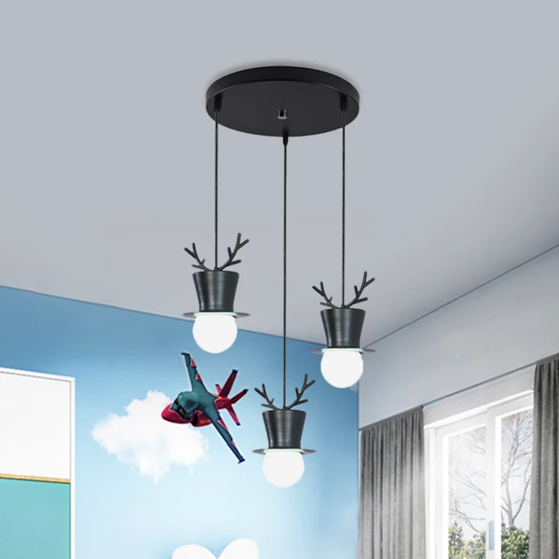 Zwarte hoge hoed-clusterhanger Scandinavische stijl, 3 lampen, ijzeren hangende plafondlamp met gewei-decor, ronde/lineair...