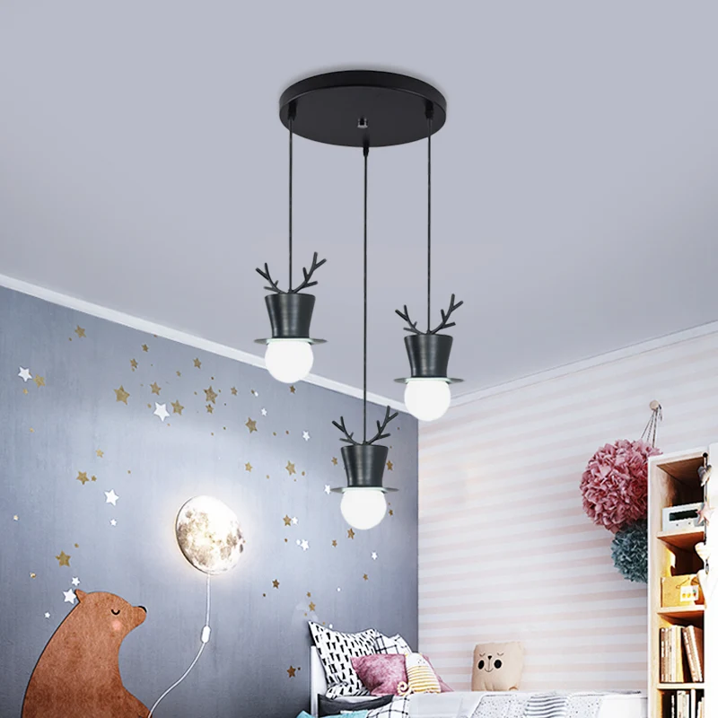 Zwarte hoge hoed-clusterhanger Scandinavische stijl, 3 lampen, ijzeren hangende plafondlamp met gewei-decor, ronde/lineair...