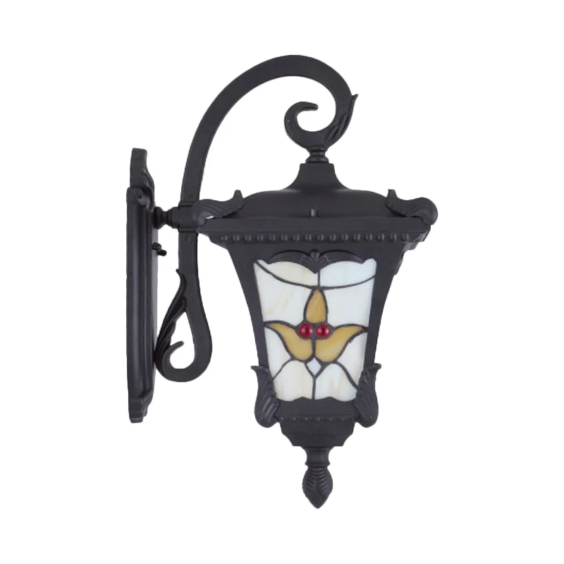 Zwarte Lantaarn Wandkandelaar Vintage Metallic 1-lamps Patio Bloemmotief Wandmontage Lichtarmatuur Clearhalo