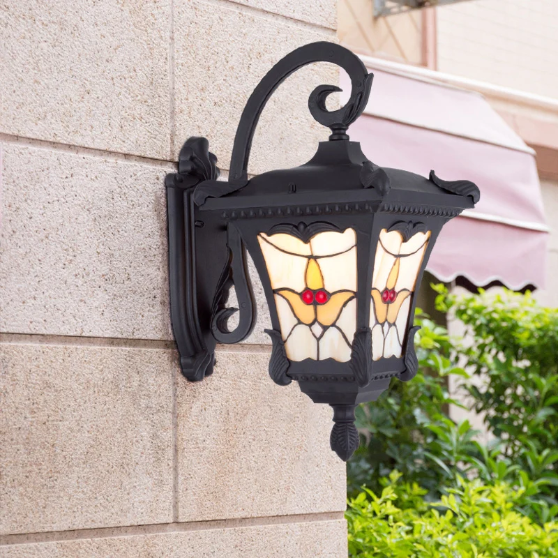 Zwarte Lantaarn Wandkandelaar Vintage Metallic 1-lamps Patio Bloemmotief Wandmontage Lichtarmatuur Clearhalo