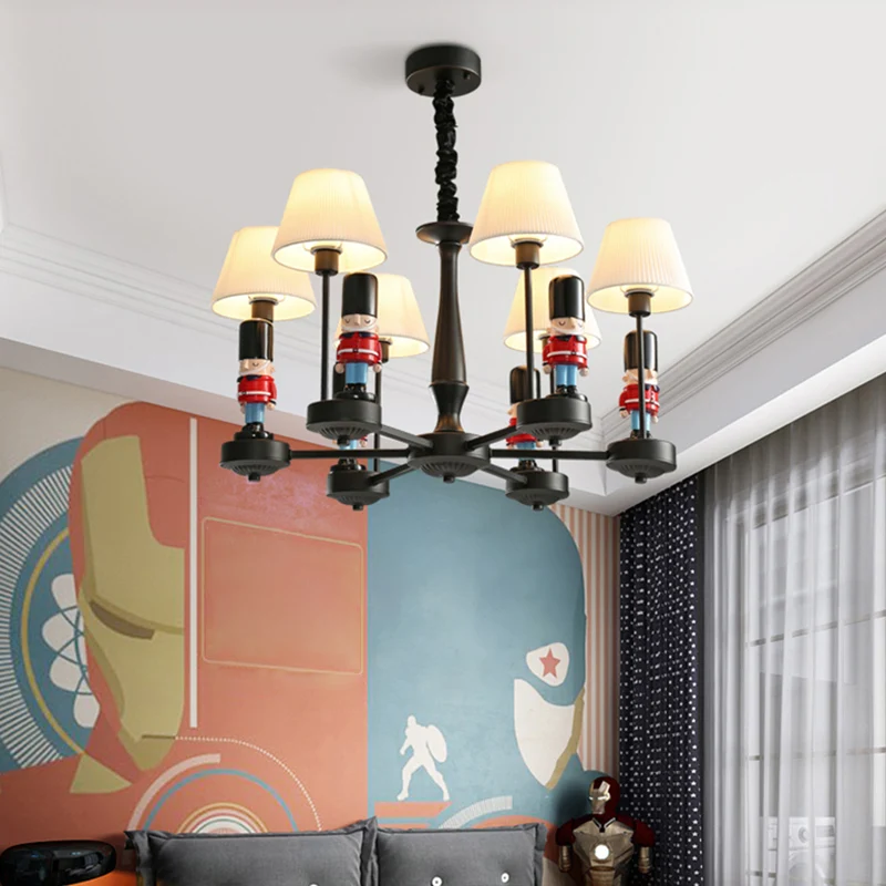 Zwarte, taps toelopende plafondverlichting, kinderstijl, geplooide stoffen kroonluchterlamp met soldaatdecor Clearhalo