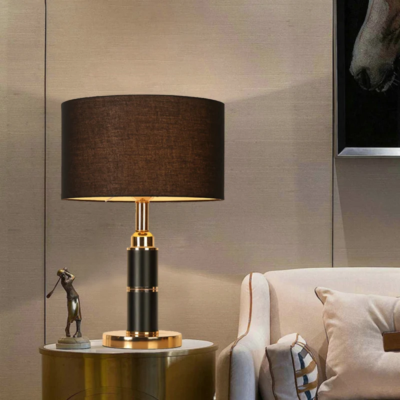 Zwarte trommelvormige bureaulamp Modern 1-lamps stoffen nachtkastje voor nachtkastje met stekker snoer Clearhalo