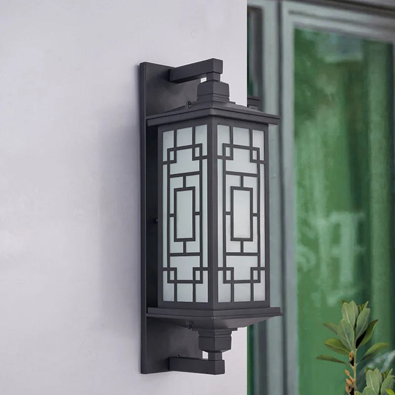 Zwarte wandkandelaar met 1 kop, verlichting, landelijke opaalglazen kubusvormige wandlamp met gebogen/rechthoekig patroon...