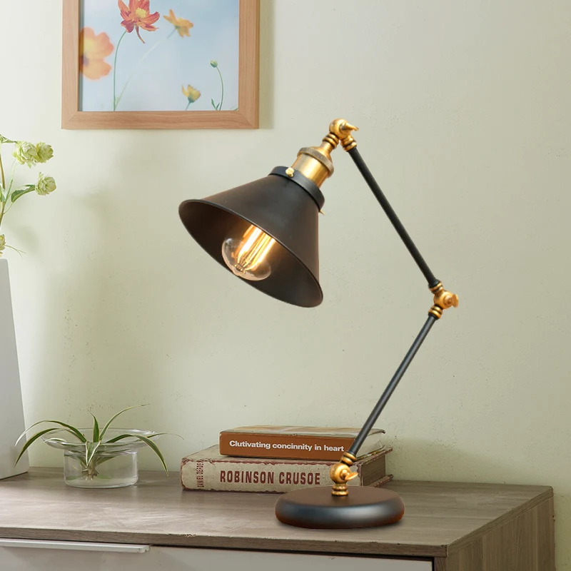 Zwart/goudkleurige afwerking, bureaulamp met 1 lamp, boerderij, metalen nachtkastje met zwenkarm en uitlopende kap Clearhalo