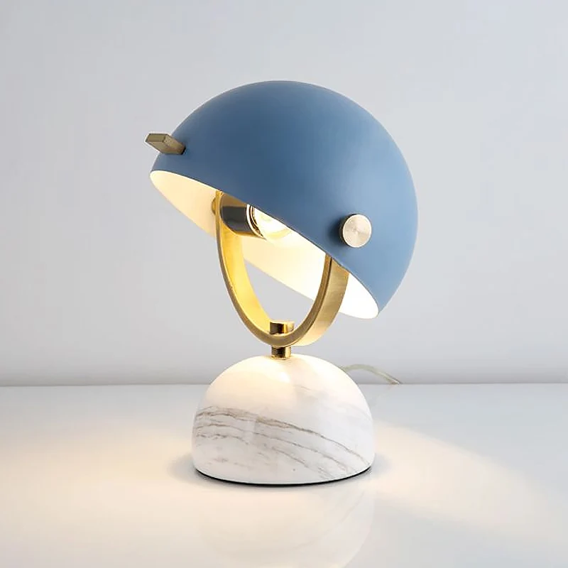 Zwart/rode afwerking Koepelvormige tafellamp Moderne stijl 1-lamps metalen tafellamp met marmeren voet voor slaapkamer Cle...