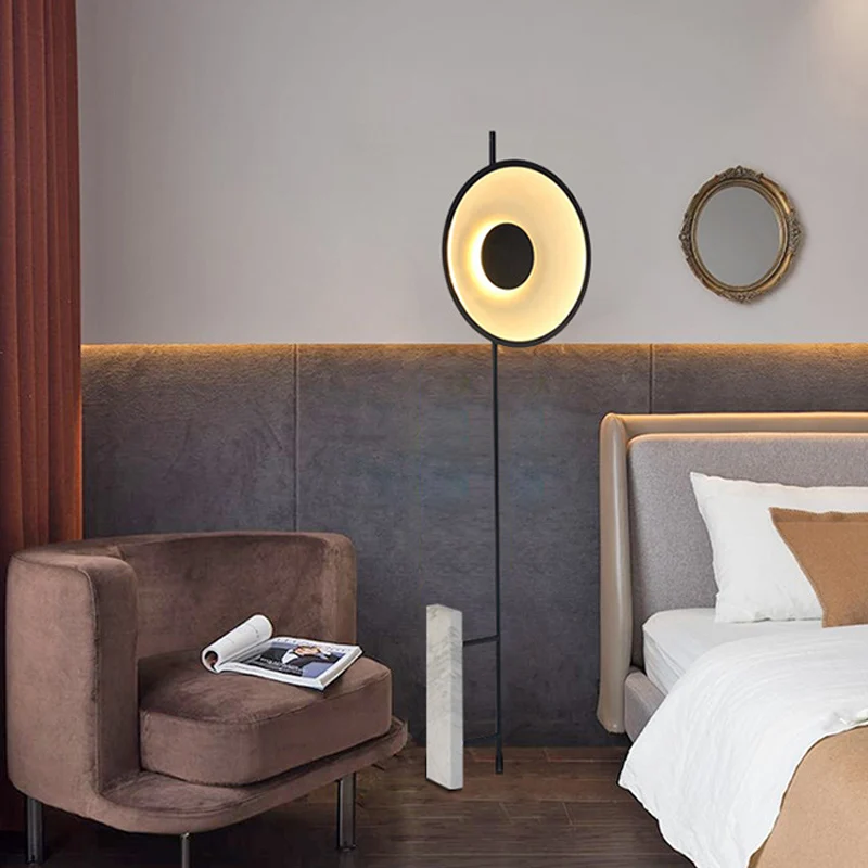 Zwart/witte ronde LED-vloerlamp Nieuwigheid Minimalistische marmeren staande lamp voor slaapkamer Clearhalo
