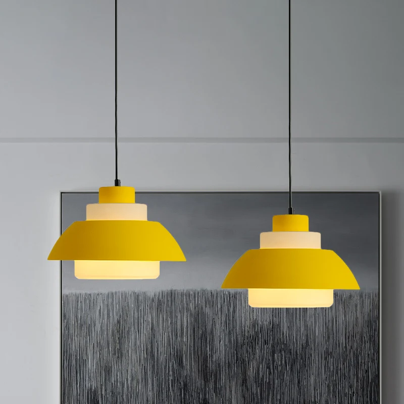 Zwart/witte uitlopende kap hanglamp Macaron Stijlvolle 1-lichts metalen hanglamp voor eetkamer Clearhalo