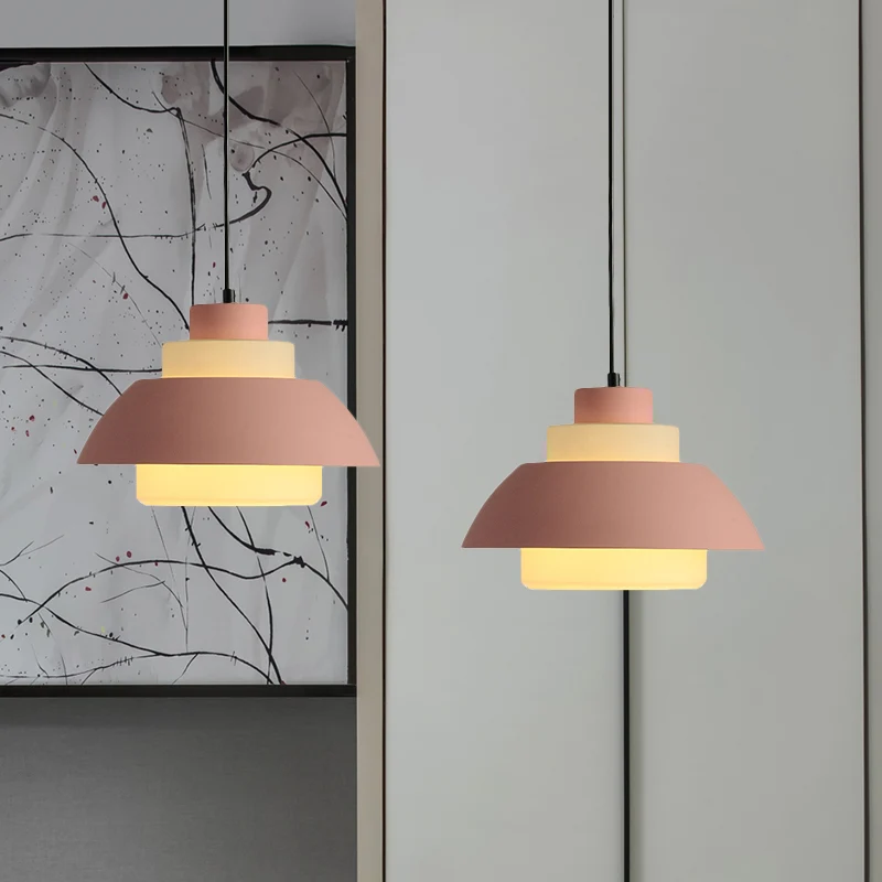 Zwart/witte uitlopende kap hanglamp Macaron Stijlvolle 1-lichts metalen hanglamp voor eetkamer Clearhalo