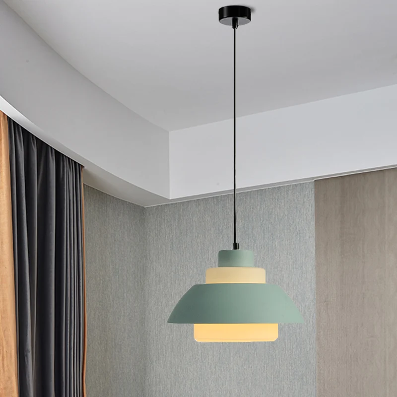 Zwart/witte uitlopende kap hanglamp Macaron Stijlvolle 1-lichts metalen hanglamp voor eetkamer Clearhalo