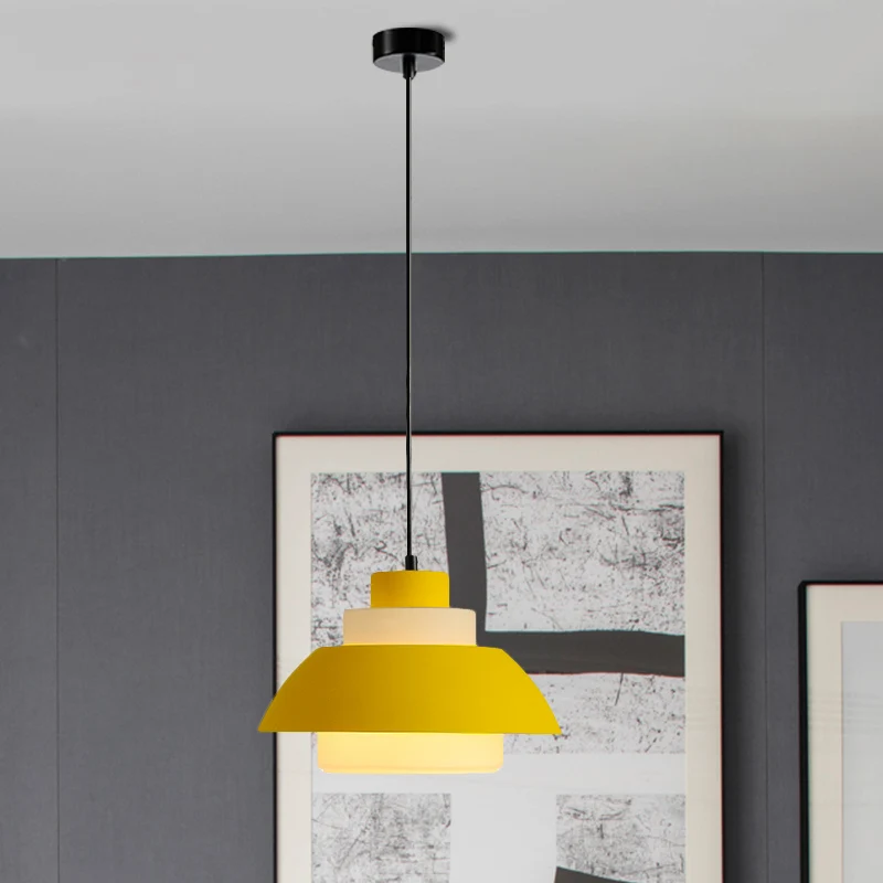 Zwart/witte uitlopende kap hanglamp Macaron Stijlvolle 1-lichts metalen hanglamp voor eetkamer Clearhalo