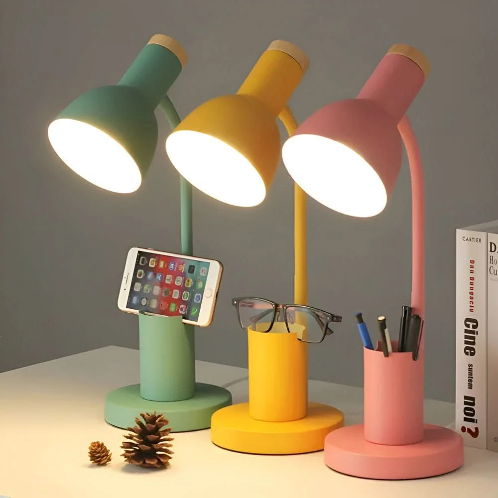 BRIGHTHOLD – Moderne LED-tafellamp met pennenhouder voor bureau en thuis Cozey Maison