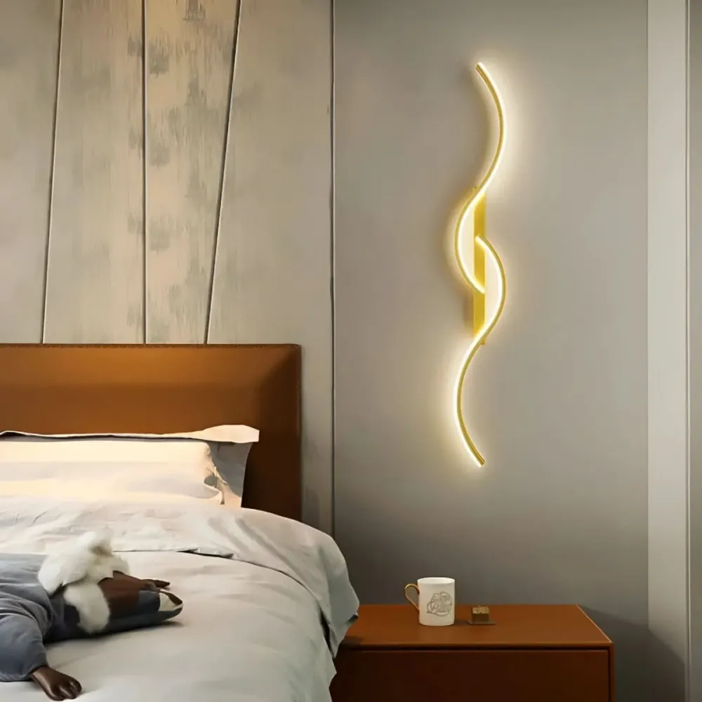 SCHWUNG – Moderne gebogen LED-wandlamp met dynamisch ontwerp Cozey Maison