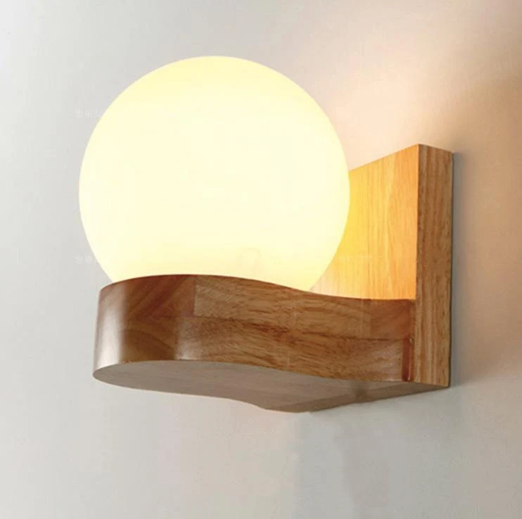 Houten Wandlamp met Glazen Bol - Modern LED bedlampje