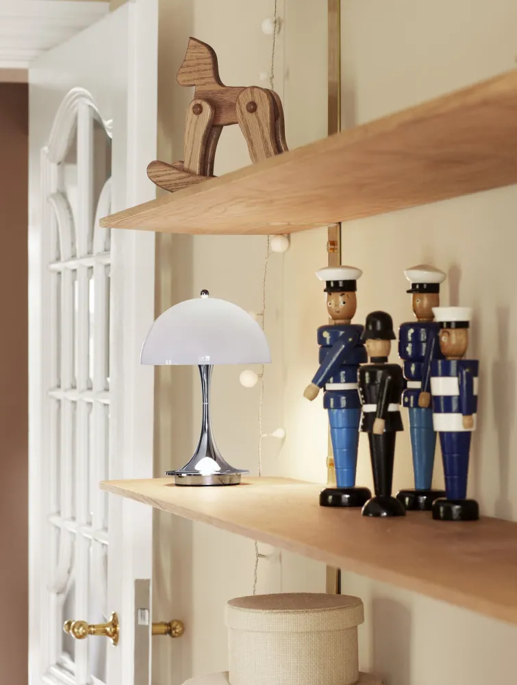 Louis Poulsen Panthella 160 Portable tafellamp Beige Opal