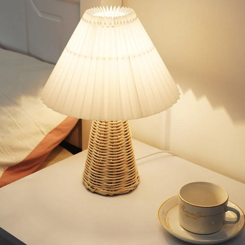 Moderne Beige Rattan Tafellamp met Stoffen Kap – Voor Slaapkamer, Woonkamer Bureau Lumio
