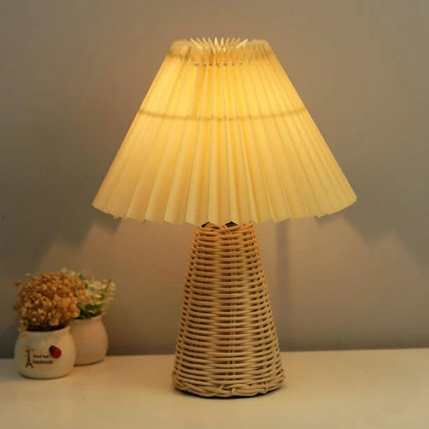 Moderne Beige Rattan Tafellamp met Stoffen Kap – Voor Slaapkamer, Woonkamer Bureau Lumio