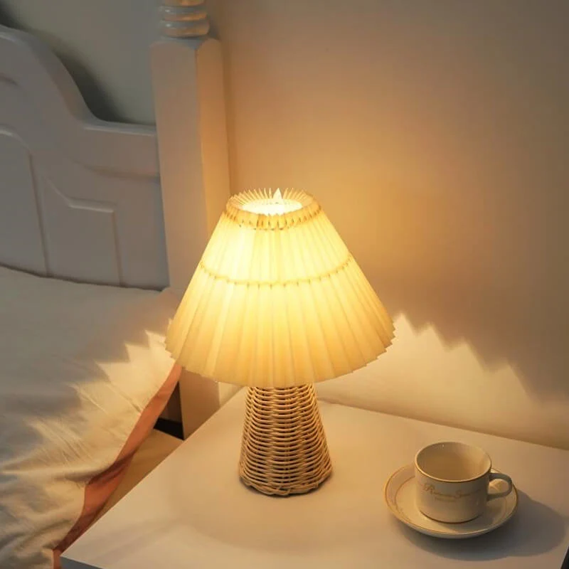 Moderne Beige Rattan Tafellamp met Stoffen Kap – Voor Slaapkamer, Woonkamer Bureau Lumio