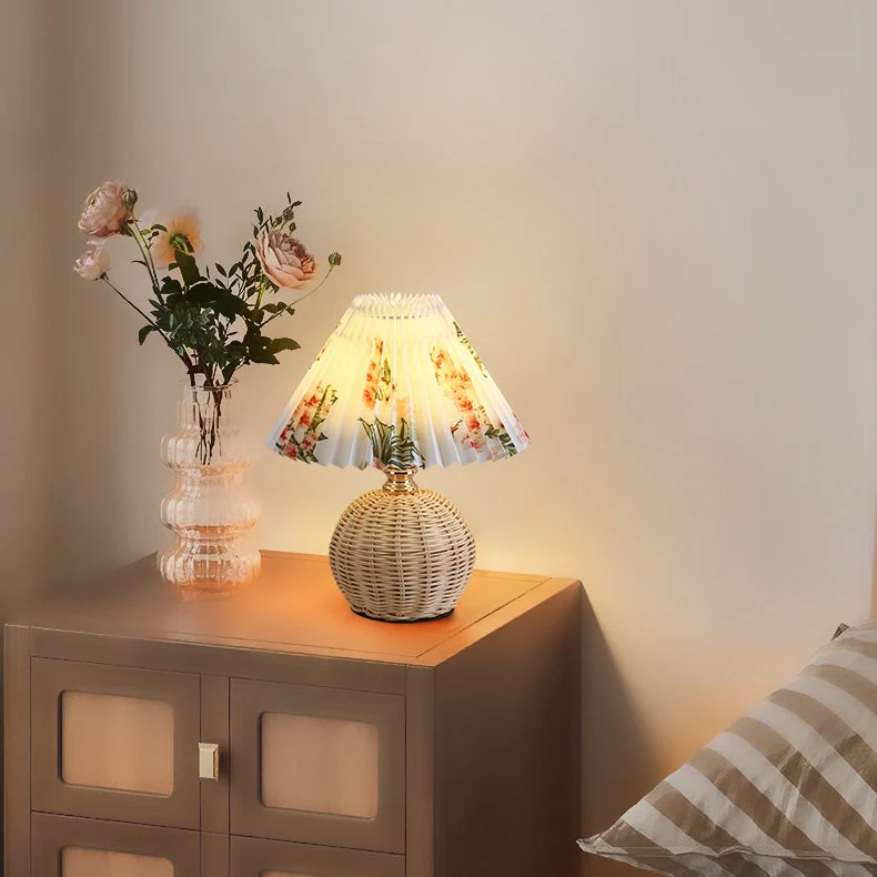 Scandinavische Tafellamp met Stoffen Kap – USB & Oneindig Dimbaar Lumio