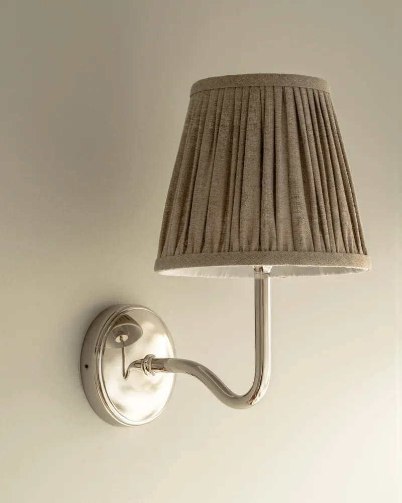 Malvern Medium Wandlamp Geplooid Naturel Beige - Gepolijst Nikkel